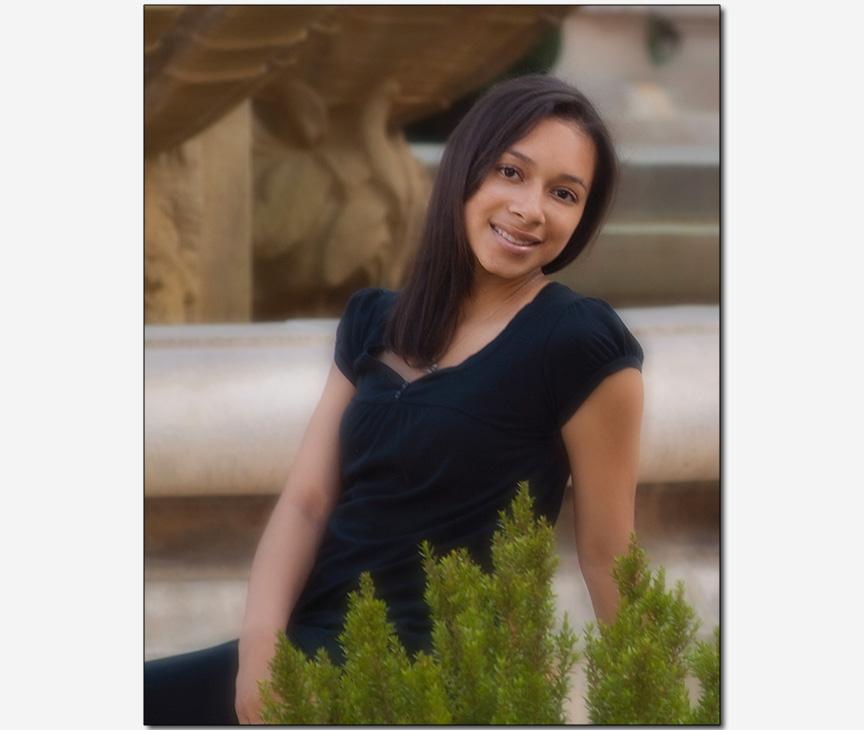 teen girl on fountain | photo session for quinceanera